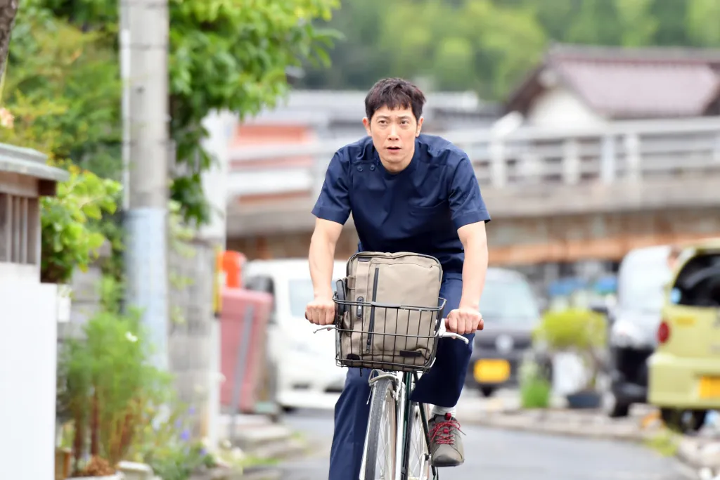 荻島は現在、産科過疎地の離島で総合医とし て孤軍奮闘していた