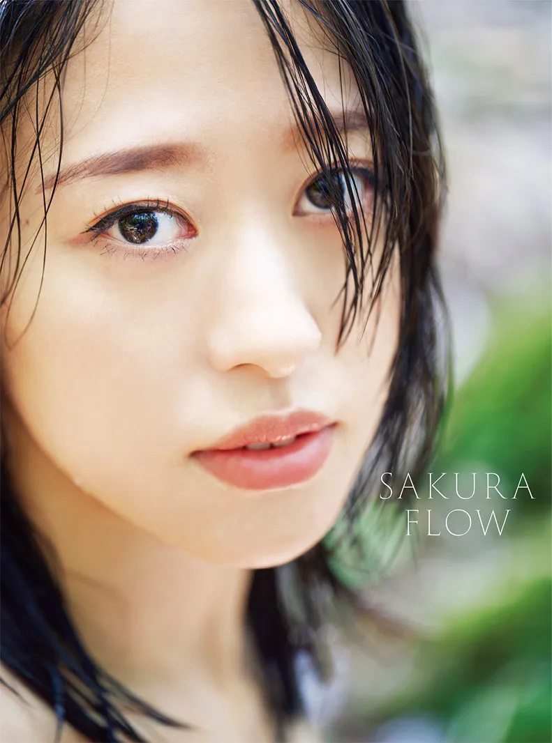 小田さくら写真集「SAKURA FLOW」表紙(通常版)