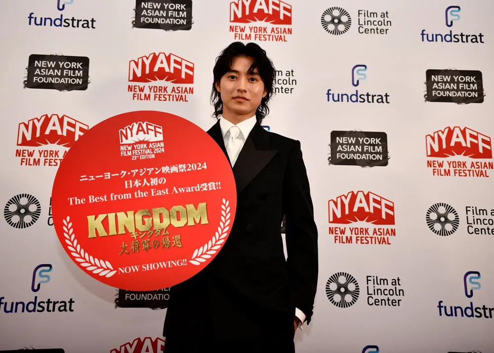 山崎賢人“日本人初”の「The Best from the East Award」を受賞