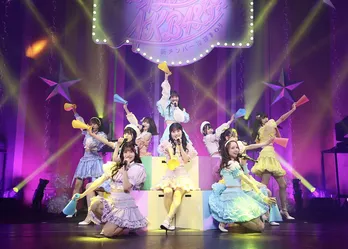 AKB48 17期生昇格記念LIVEを開催 佐藤綺星「若手メンバーで全国ツアーができるのも、皆さんが支えてくださっているから」
