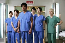 坂口憲二の型破りな天才外科医ぶりがカッコいい　 “神の手を持つ男”の痛快医療ドラマ＜医龍 Team Medical Dragon＞