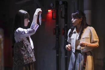 福原遥“密子”が桜井日奈子“千秋”の大切なアクスタをポキッ…不敵な笑みでサスペンスフルな展開<マル秘の密子さん>