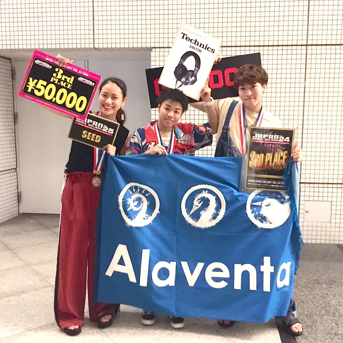 Miyu（写真左）、SANTA（写真右）が所属するチーム・Alaventa