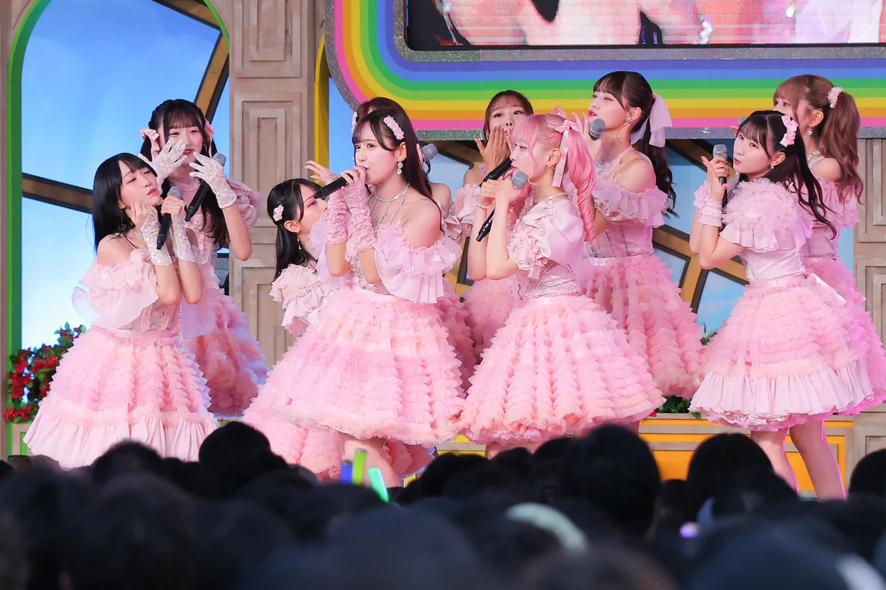 【写真】新曲「絶対アイドル辞めないで」をライブ初披露した