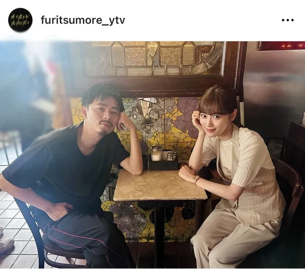 【写真】成田凌＆山下美月、そろったポーズで息ピッタリ