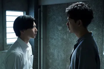 成田凌“冴木”の豹変、佐藤大樹“鈴木”の煽り…2人の俳優が見せた演技にしびれる<降り積もれ孤独な死よ>