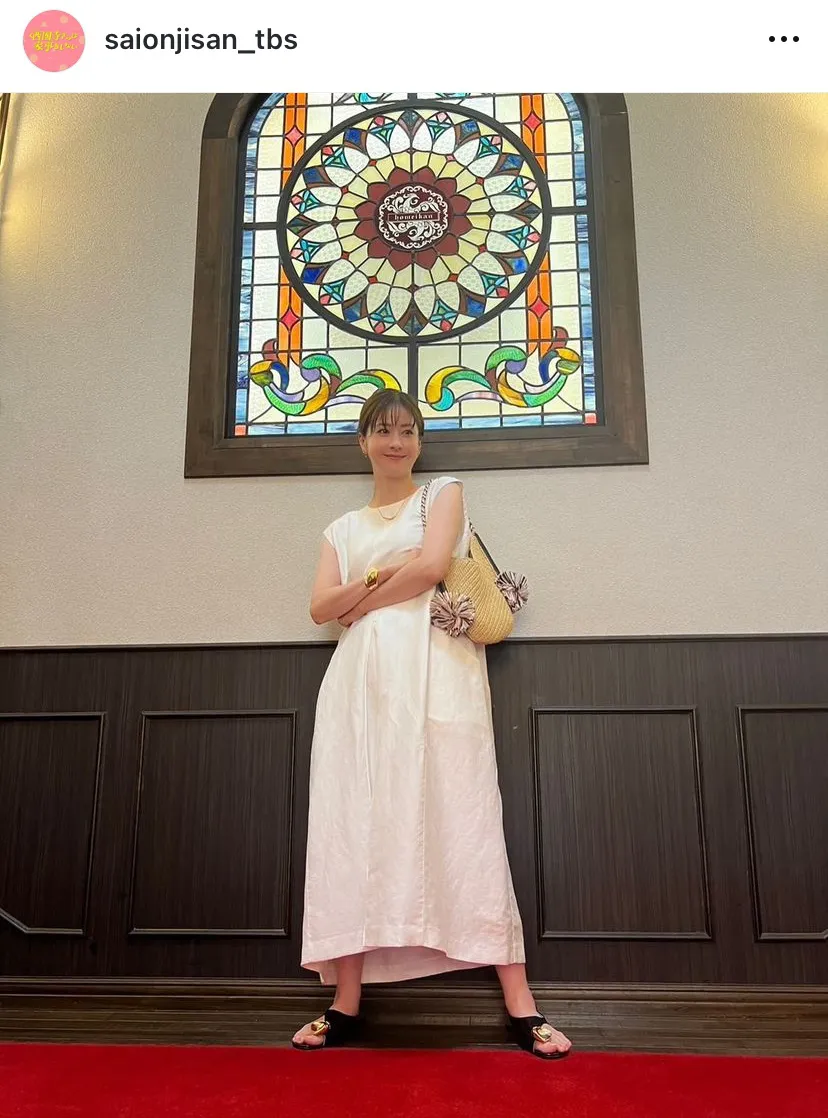 松本若菜、“デート服”の純白ワンピを着こなす姿に「無敵ですね