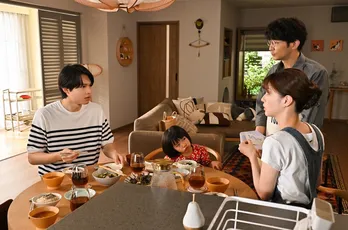 松村北斗“楠見”「変じゃないですか…?」新メンバー・津田健次郎“横井”が偽家族に加入し大混乱<西園寺さんは家事をしない>