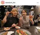 松本若菜&津田健次郎、カレーを一緒に食べる“いただきます”ショットがかわいすぎる＜西園寺さんは家事をしない＞