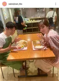 松本若菜&津田健次郎、カレーを一緒に食べる“いただきます”ショットがかわいすぎる＜西園寺さんは家事をしない＞