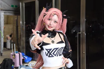 「ゼンゼロ」ニコに扮するコスプレイヤー「髪形の再現にこだわり、二次元的なかわいらしさを追求」＜ワンフェス2024[夏]＞