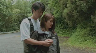 夫の浮気で傷つききった樋口日奈“穂波”を佐伯大地“時松”が優しく抱きしめる＜初恋不倫＞