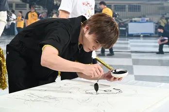 岩田剛典が「スプーンアート」に挑戦、三代目 J SOUL BROTHERSのメンバーを動物で表現した一枚に＜24時間テレビ＞