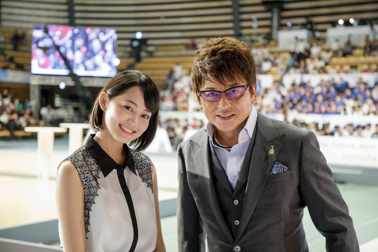 「あっぱれロボコン！～ABUロボコン東京大会2017」に出演する吉本実憂、哀川翔(左から)