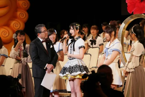 【写真を見る】結婚宣言時の須藤「私NMB48須藤凛々花は結婚します」と突然発表を始めた