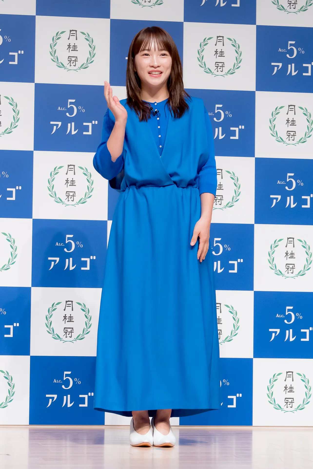 【写真】イベントに登壇した川栄李奈の全身ショット