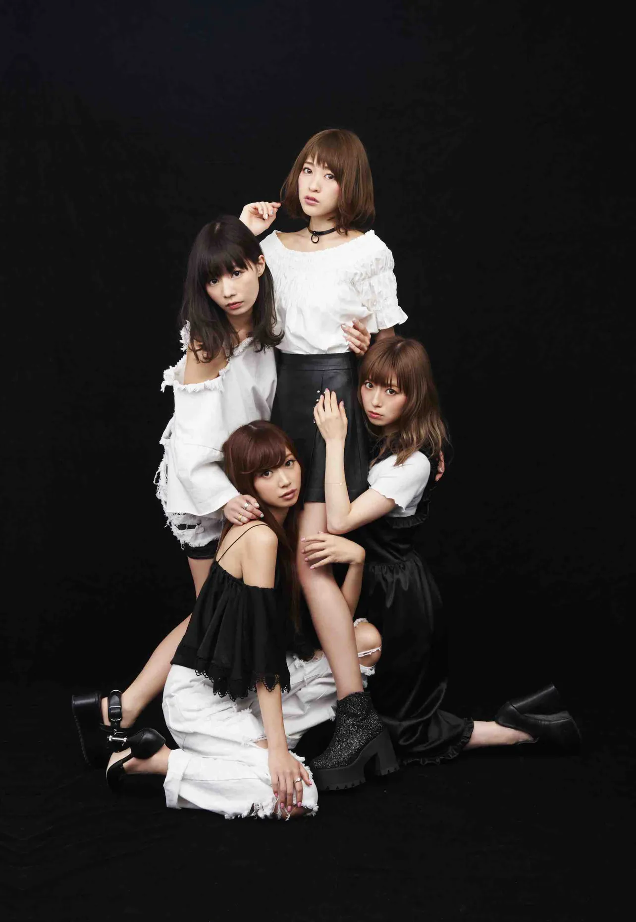 【写真を見る】SILENT SIRENは、10月11日にシングル「ジャストミート」をリリース。そして11月には日本武道館・単独公演2DAYSを控える。