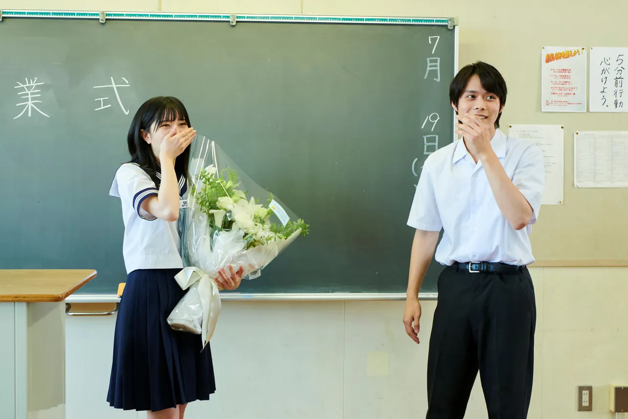 【写真】桜田ひよりのクランクアップに駆け付けた細田佳央太