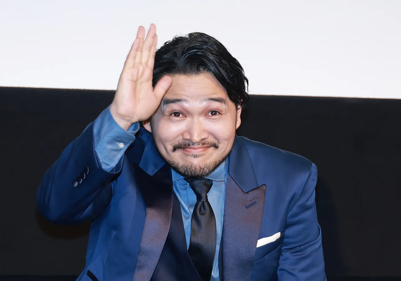 ろう者俳優の今井彰人