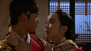 「礼を言う。久しぶりに…癒された」 巫女ハン・ガイン“ウォル”の言葉で救われるキム・スヒョン“フォン”<太陽を抱く月>