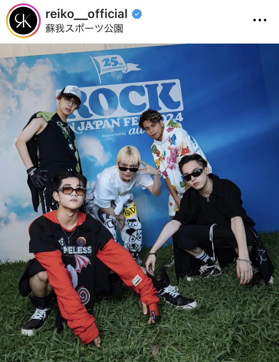 【写真】“BMSG POSSE”として「ROCK IN JAPAN」に出演したREIKO、SKY-HIらとクールにポーズ