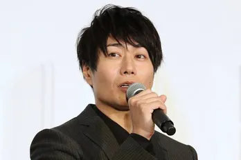 水も滴る…戸次重幸、ダンディなクランクアップ写真に「堀口さん大好きです」「泣きました」と反響<GO HOME>