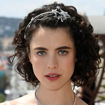 “長い手脚と美しい瞳”が世界を魅了…ハリウッド期待の美女優マーガレット・クアリーとは?「哀れなるものたち」に続き注目作出演