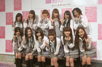 コンサートの公開リハーサルと新曲「桜の栞」の初披露を行ったAKB48