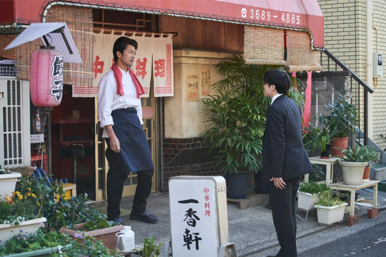 「飯を喰らひて華と告ぐ」