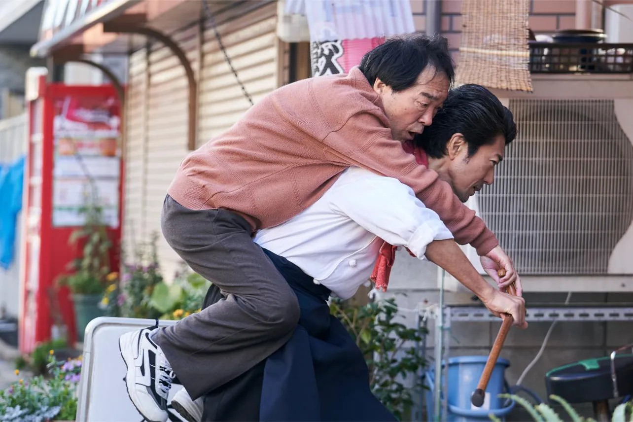 「飯を喰らひて華と告ぐ」