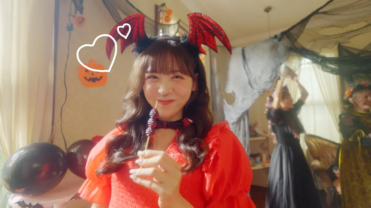 Web版CM「Trick&Treat #FRUITS ZIPPERとお菓子で楽しむいたずらハロウィン」より