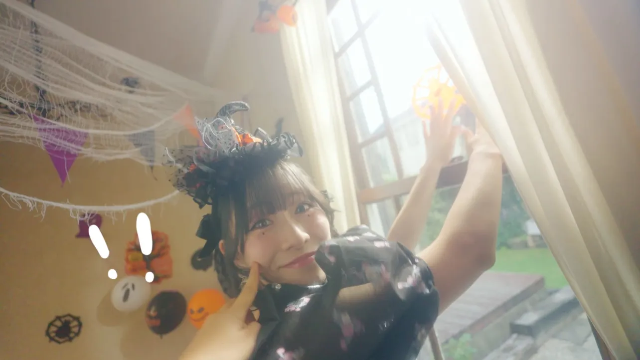 Web版CM「Trick&Treat #FRUITS ZIPPERとお菓子で楽しむいたずらハロウィン」より