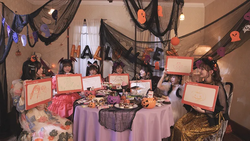 Web版CM「Trick&Treat #FRUITS ZIPPERとお菓子で楽しむいたずらハロウィン」より