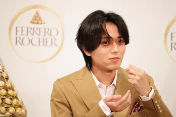 永瀬廉が「フェレロ ロシェ」ブランドアンバサダーに就任 チョコの味をリポートし「冗舌な食レポができた気がします(笑)」