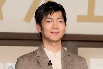 毎日通っちゃう…白衣×メガネの松下洸平、生徒に寄り添う保健室ショットに「早く牧野先生に会いたい」の声<放課後カルテ>