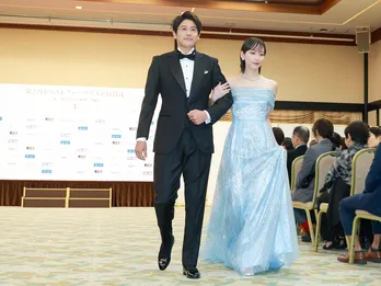 内田篤人氏、ドレス姿の吉岡里帆をエスコートも「妻にはデレデレするなと…。あんまり見ておりません」