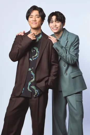 影山拓也、桐谷健太との共演に感激「僕もいずれケン兄、ケンタさんって呼べるようになりたい」＜Qrosの女 スクープという名の狂気＞