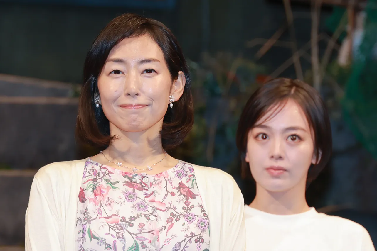 木村多江、伊原六花(写真左から)