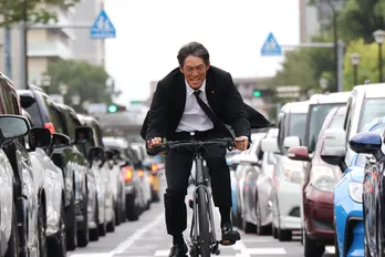 破天荒な熱血刑事・反町隆史“飛鷹”に「ちょいちょい鬼塚」「フジテレビでも特命係にいる」とファン歓喜<オクラ>