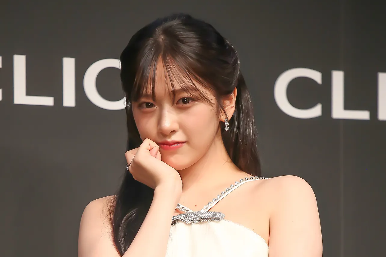 IVEアン・ユジン、超ミニワンピで美脚あらわ 最近お気に入りの日本語を