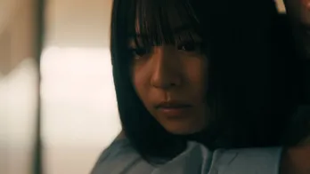 既婚者の杢代和人“伊織”から「俺が好きなのは蒼なんだ」と本音を打ち明けられ、莉子“蒼”が戸惑う<3年C組は不倫してます。>