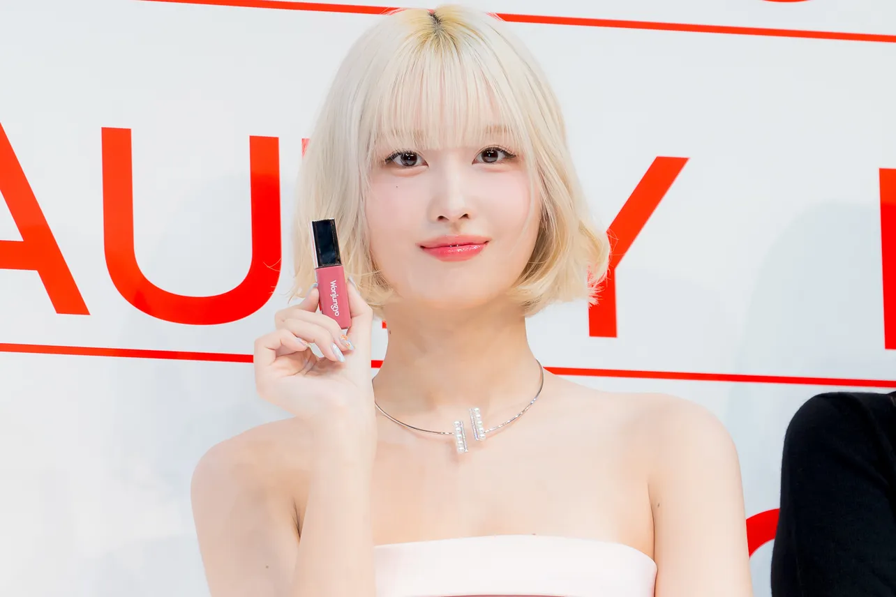 MOMO(TWICE)が「ALLURE K-BEAUTY FAIR in TOKYO」実施記念発表会に出席