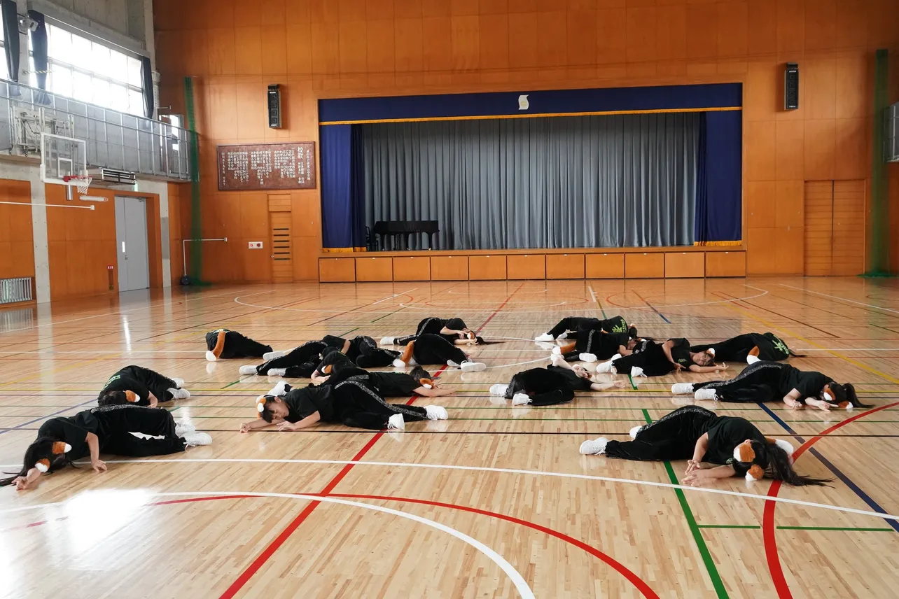 【写真】集団失神する生徒たち