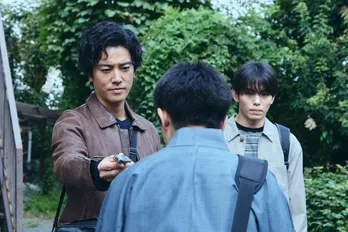 桐谷健太“栗山”「詐欺師はみんな見栄えのいい仮面かぶってんだよ」影山拓也“矢口”と人気落語家・片桐仁“松五郎”の裏の顔に迫る＜Qrosの女＞