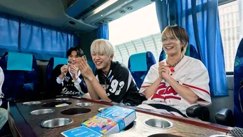 DXTEEN、移動中もカードゲームで大はしゃぎ 仲睦まじい姿にファン「混ぜてほしい!」<DXTEEN青春リアリティーンショー>