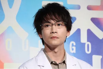 満面笑顔でダブルピース…松下洸平、子供たちとの仲良し3ショットに「かわいいトリオ」の声<放課後カルテ>