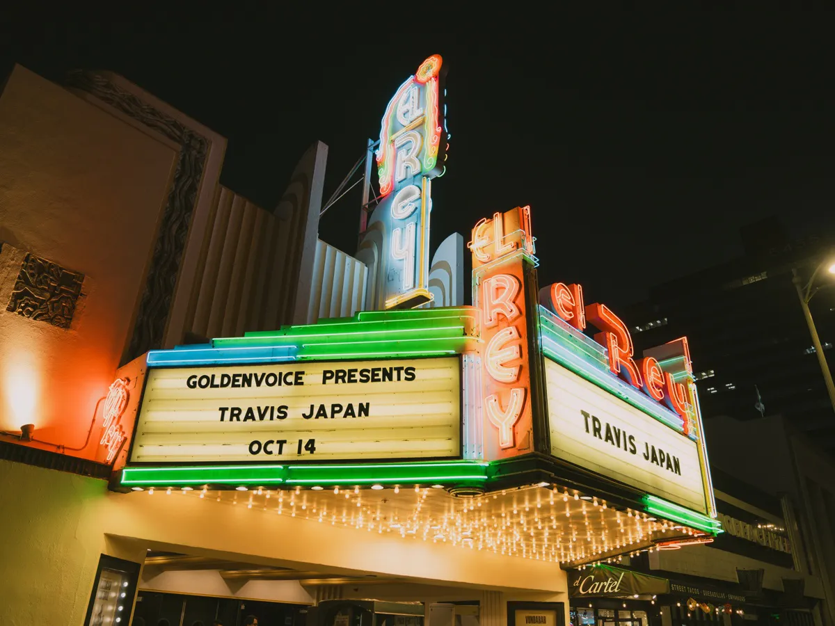 ロサンゼルス公演が行われたEI Rey Theatre