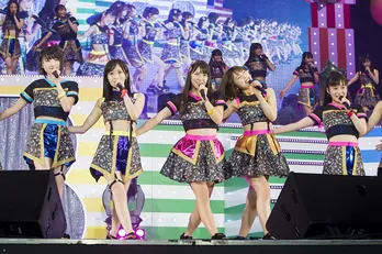 NMB48がツアー初日から全力全開！3度のオープニング、HIKAKIN登場、そして木下百花の涙