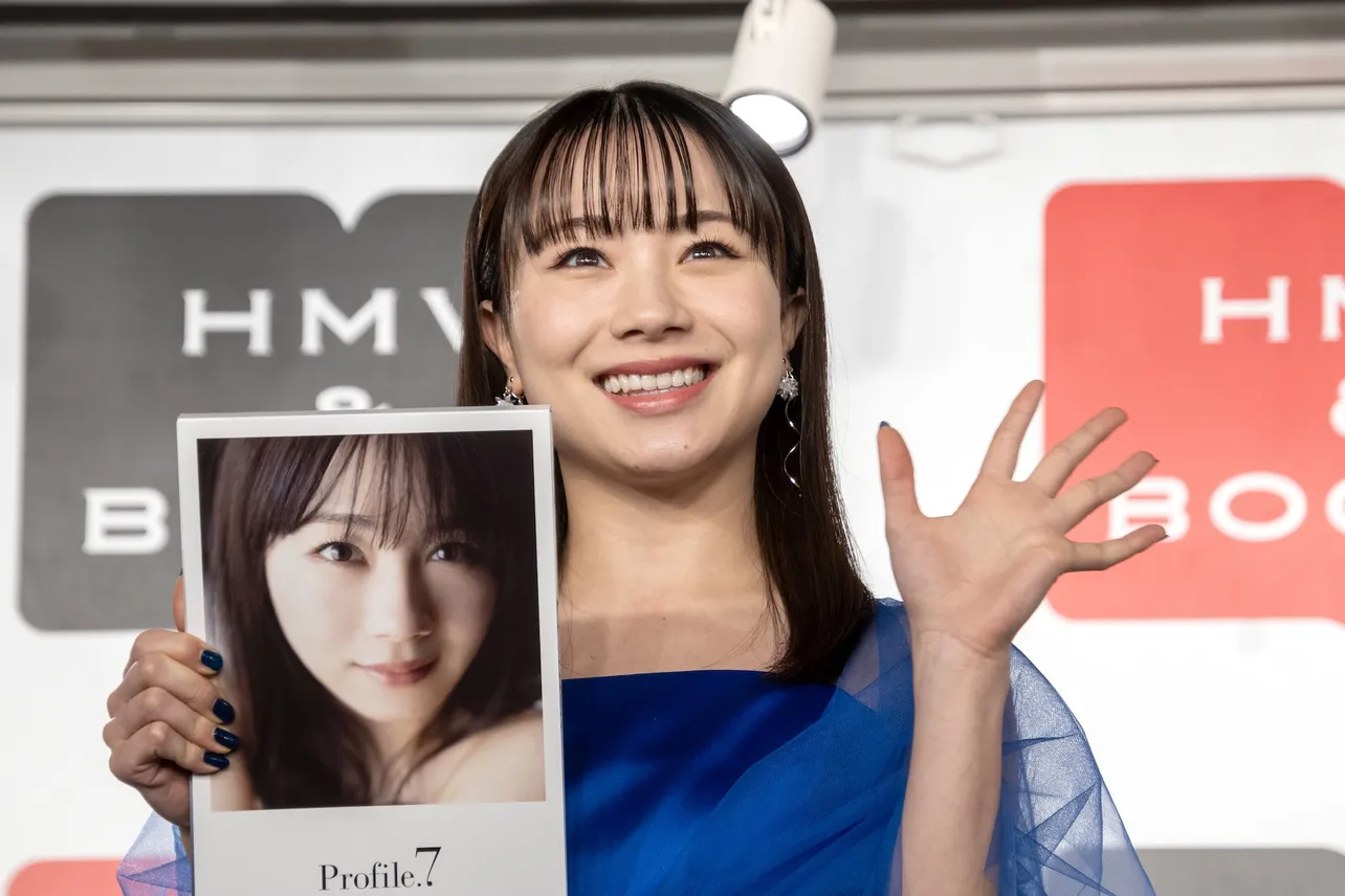 石田亜佑美写真集「Profile.7」発売記念イベント取材会より