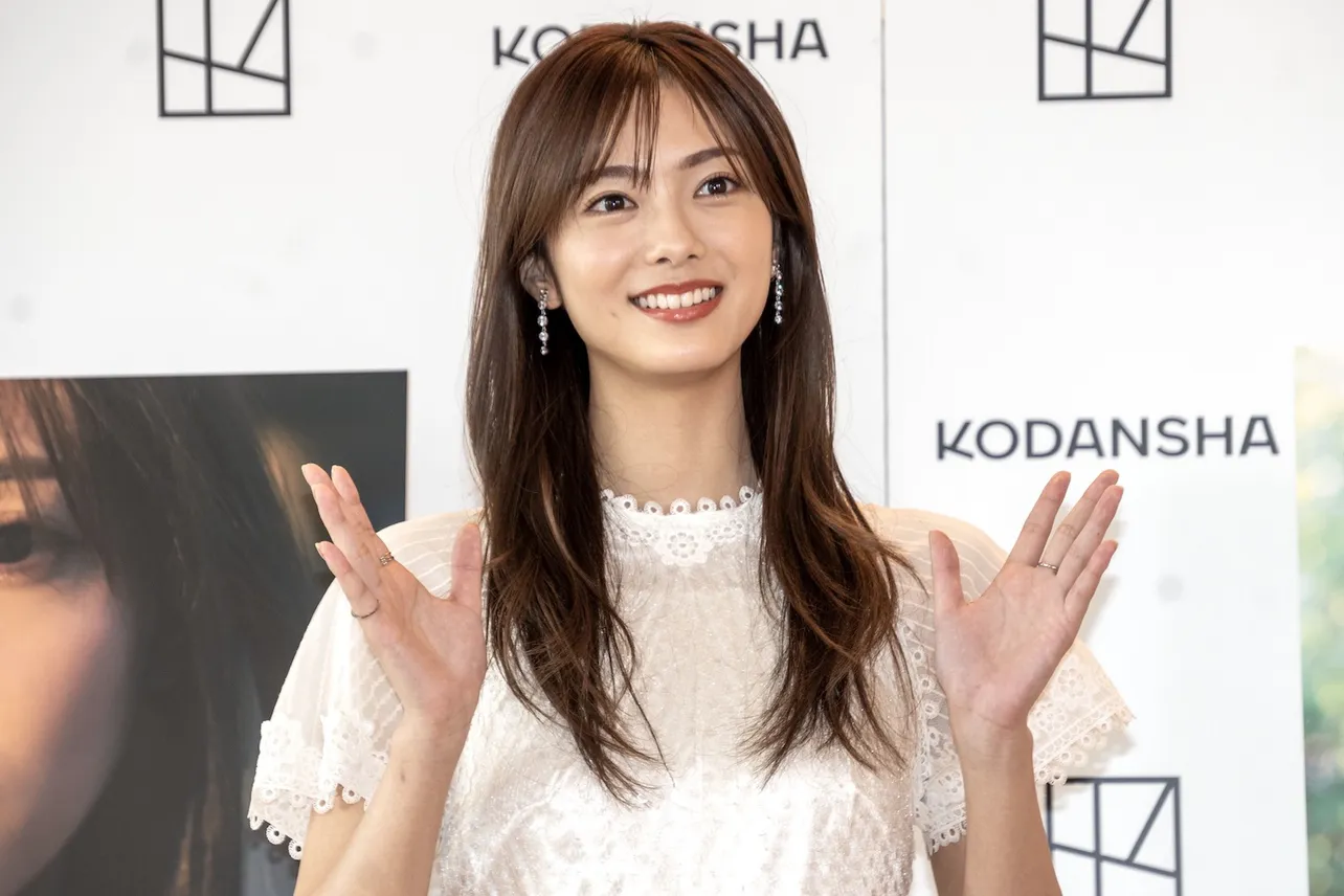 櫻坂46田村保乃写真集「隣の席になりたい」発売記念会見より